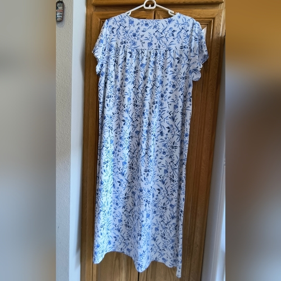 Croft & Barrow women's nightgown - Picture 3 of 4
